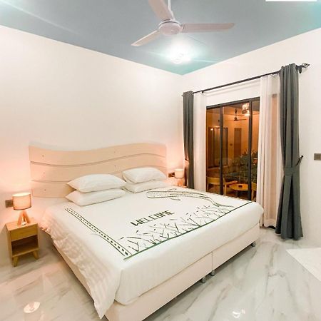 Infinity Beach Dhigurah Dhigurah  Εξωτερικό φωτογραφία